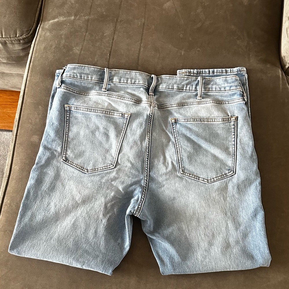 Old Navy Men's Relaxed Fit Slim Jeans in Light Blue 38x30 - Picture 2 of 6